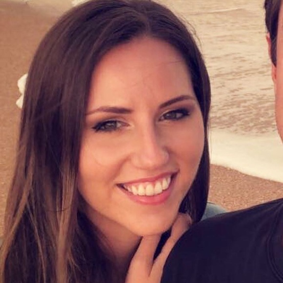 Meet your Posher, Emily - Picture 1 of 6